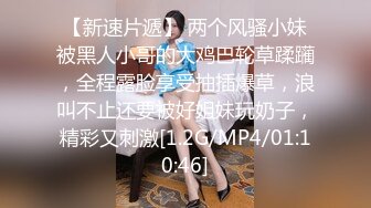 家庭网络摄像头被黑TP苗条身材坚挺大奶漂亮妹子光着身子坐在地板上镊子硬拔阴毛搞的阴部都红了