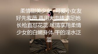  几个刚毕业的萝莉嫩妹跟小哥们激情群P，淫乱的房间淫声荡语不断，听大哥指挥揉奶玩逼