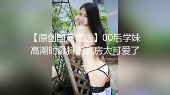 学舞蹈漂亮小姐姐首次露脸，站立一字马全裸热舞，随着音乐扭动细腰