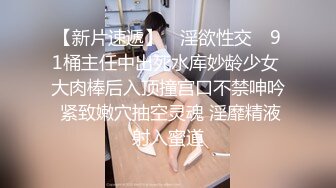 隔壁老王玩邻居老婆 被绿帽老公堵屋里 全裸挂在阳台外面 被吃瓜群众围观