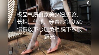 小美女爱诱惑超清纯萝莉萌妹全裸秀，揉捏小奶子无毛逼逼，近距离掰穴洞洞很小，跪在沙发上翘起屁股扭动