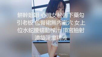 女友穿着情趣丝袜帮我带套插入