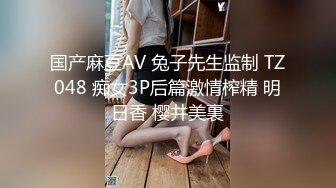  黑衣清秀小美女就是让人冲动约到酒店抱腿上亲吻揉捏脱光光身材肉感美味啪啪插入