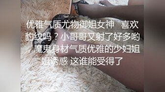 抄底不穿内裤逛商场的美女