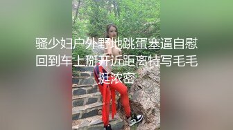 学校里女生们暗恋的硬汉教官,私下竟然喜欢被男人操,抓着头发猛烈撞击直顶G点,爽得他胡言乱语直叫爸爸