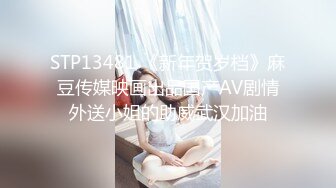 一边干着大奶子少妇的B 一边挤她的奶 简直爽爆了