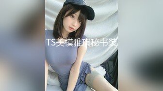  妖艳人妻露脸激情4P伺候三个大鸡巴，肚兜情趣高跟诱惑享受三个大鸡巴的蹂躏爆草