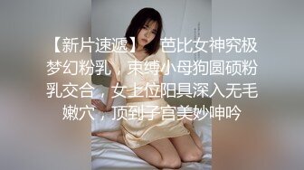  两只娇艳美萝莉瑶瑶酱和莹莹酱大秀互搞，这逼真是便宜了玩具，大屌鸡巴插入淫穴一会就流水