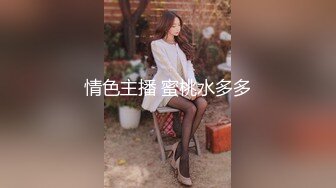 黑丝萝莉床上露自己的无毛穴