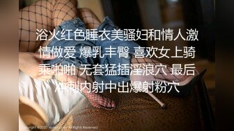 PMA004 蜜桃影像传媒 风骚女中介湿身诱惑男租客 苗苗