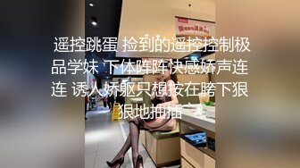 【新速片遞】 酒店女厕偷拍红鞋美女❤️镜头拉近才看到逼洞大开