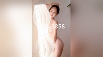 170CM眼镜美妞大战头套男，超细美腿吊带肉丝，毛毛浓密假屌伺候，扶着JB挺入抽送，应观众要求换上黑丝，双腿肩上扛激情爆操