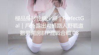 性感牛仔美艳少妇被金舌头舔爽了  直接钻进逼逼里狂撩淫水