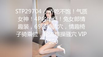   宾馆中中年夫妻一群啪啪做爱后入花样超多解锁征服熟女老婆