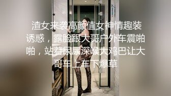 丰乳肥臀新人肉感短发美女小尺度诱惑，撩起内衣露出大白美乳，跳蛋塞内裤震动，掰穴用火腿肠摩擦阴蒂