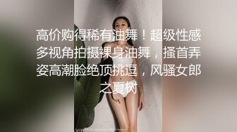 兔耳朵装扮00后双马尾萌妹，黑白丝袜玻璃棒插无毛骚穴，抬起双腿特写视角，搞得小穴很湿，爽了浪叫非常淫荡