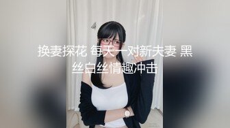 樱桃小嘴的少妇奶妈 小吊钟乳房挤奶呻吟，啊啊 时不时看着流下的奶水 啊啊，美味啦！