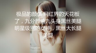 情趣学生制服！两根辩子小美女！娇小身材粉嫩美穴，翘起美臀揉搓