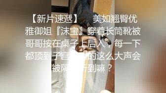   童颜巨乳小女友跟小哥激情啪啪，全程露脸玩滴蜡小游戏，交大鸡巴让小哥舔逼