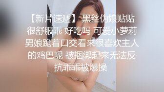 眼镜妹,因为阴毛太茂密每次都要用刷子洗逼