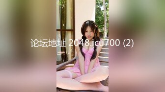 小黑探花上门快餐操小少妇，扒掉裙子直接开操，扶着屁股后入撞击，搞完速度走人