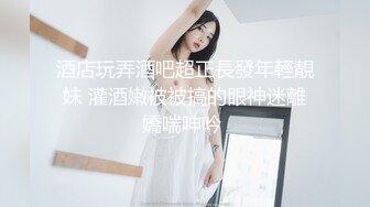 白色T恤苗条身材妹子，舌吻调情沙发上骑坐自己动床上猛操