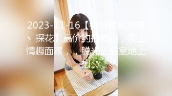 南京小美人儿Ts小甜心：和贱狗一起去了男厕所，蹲着吃女王的鸡巴，还说女王的鸡巴香香滴！