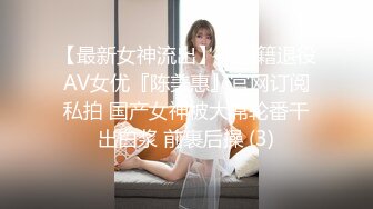   长发飘飘学生制服清纯小妹，满背纹身视觉反差，扎起双马尾吸吮大屌