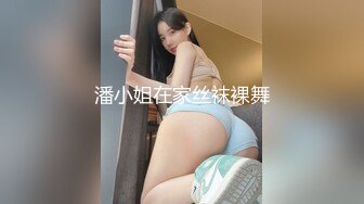 【新片速遞】  烫发头美少妇，风韵犹存半老徐娘，露脸全裸掰穴，自慰摇动自己骚穴道具插穴，淫水真不少 