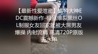 高颜值一线网红名模小青青精品大秀直播，黑丝情趣诱惑完美露脸，奶子坚挺耐操的大屁股，自慰呻吟不断诱惑