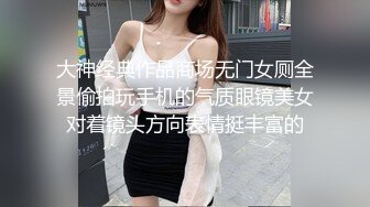 年轻小骚妹伺候小哥，给小哥撸着鸡巴舔乳头