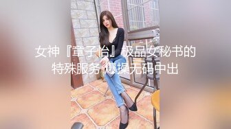 十二月新流出大神潜入水上乐园更衣间四处游走偷拍 一袭红衣美女主动在镜头前换穿不幸被拍