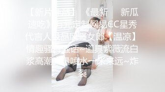 约牛仔短裤漂亮妹子性感美腿抓着大屌深喉,抬起腿侧入猛操