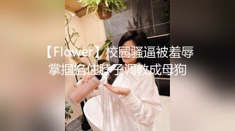 高颜值女大学生~完美露脸~一丝不挂，空虚寂寞，居家自摸揉奶子，大棒插B穴，流了好多淫水~~哥哥快来操wo~~