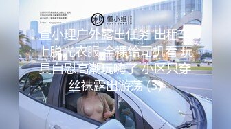 一路跟踪偷拍⭐时尚紧身牛仔裤大屁股靓妹尿尿