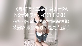 风景区女厕全景露脸偷窥美女少妇尿尿斯文眼镜美女躲进厕所对着垃圾蓝吸烟