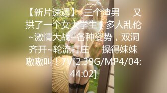 《屎上最强?厕拍》坑神逆天作品旱厕偸拍多位女性大小便?各个年龄段都有这视角真是绝了肥美屁股粉嫩私处尽收眼底