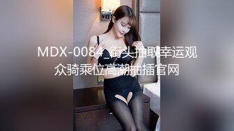 风景区女厕全景偷拍多位美女少妇前来献B (10)