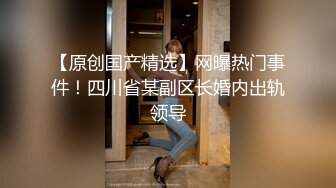 熟女的幸福全程露脸玩群P，情趣装加道具各种淫乱激情，几个熟女大姐把几个年轻小哥伺候的射了一次又一次