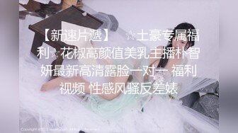 爆乳熟女小海媚：宝贝儿子，把你们的裤子脱了，把你们的大鸡巴逗掏出来，插进来射给我啊啊啊，骚起来你挡不住！