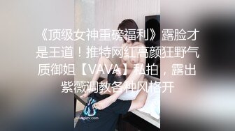  剧情演绎粉穴美女晚上叫男技师上门按摩，推奶有感觉要求做一做，脱掉丁字裤舔逼