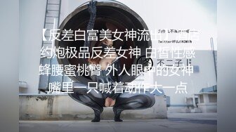 ★☆❤️新婚小娇妻❤️★☆骚妻一边被前后夹击，一边还自摸，嘴里还不听淫叫，让她好爽好爽！淫妻敞开下体大门等待大家的进入