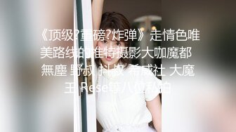   两个眼睛美御姐妹子双飞大战 黑丝巨乳换着玩无套操逼