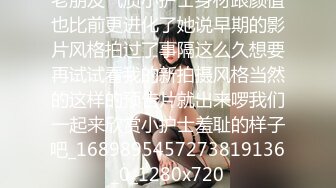   操无毛粉穴美眉 今天和男朋友在家玩角色扮演 看看我的大屁屁像不像个大爱心 爱你哦