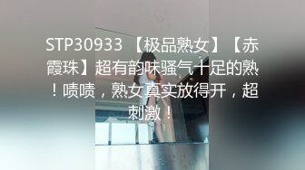 发情少女激情大秀，颜值不错被纹身小哥拽着胳膊后入爆草抽插