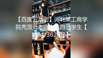  西双版纳，唐文。男：哇哇哦哦哦，COME ON水太多了我爱你，好舒服