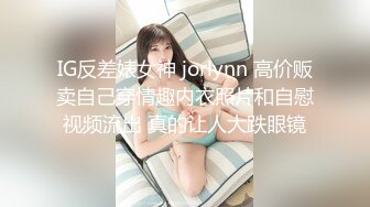 SM大神【扮女装进入澡堂】光着屁屁玩手机的三个少妇