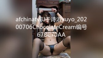 新流出民宿酒店偷拍❤️性感情趣内衣美女和男友一边玩手机一边做爱