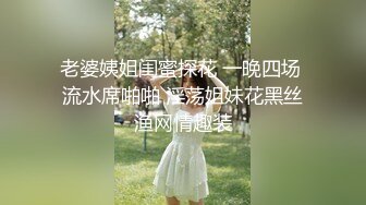 大胸美少妇和客户在小屋啪啪,旁边有人担心被听见强忍呻吟